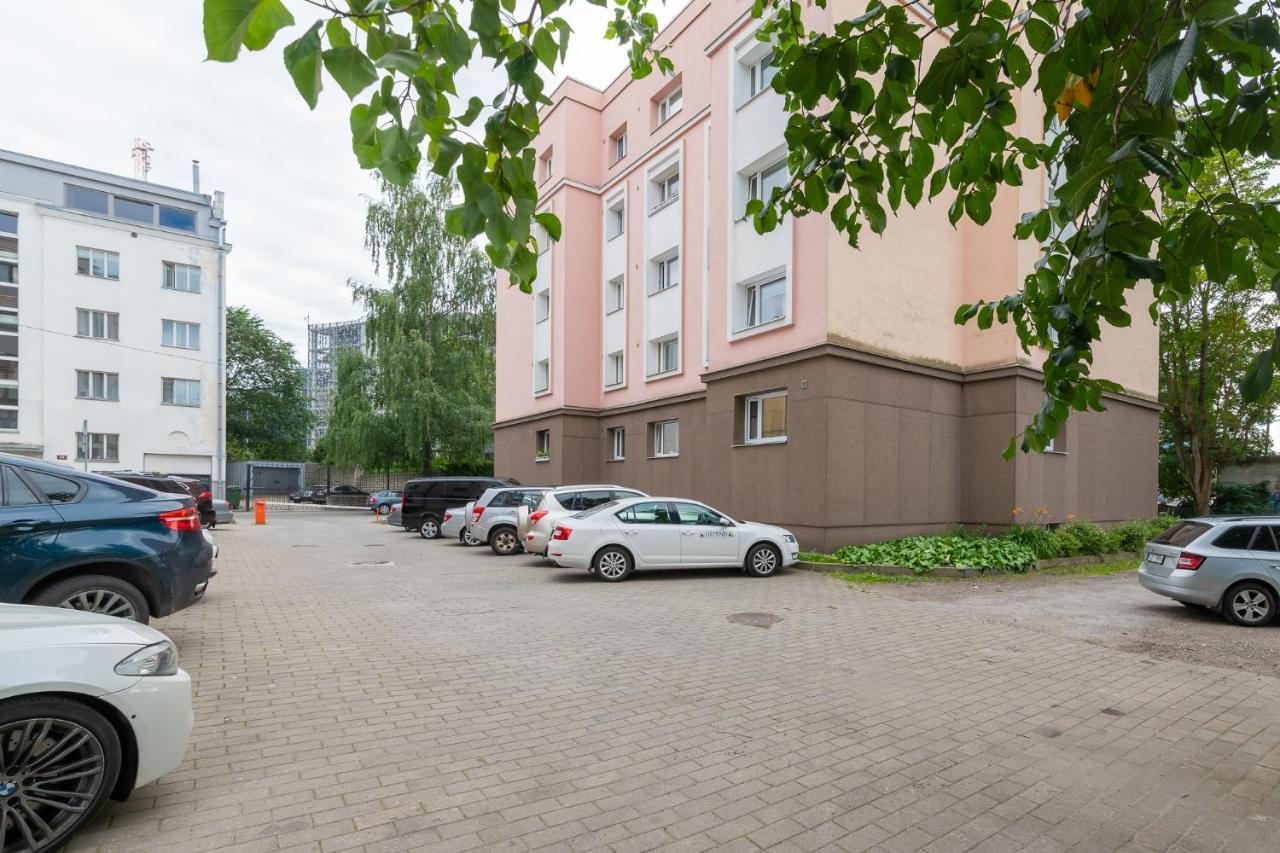 Cozy Stylish Studio Apartment With Free Parking By Centralapartments Tallinn Exterior photo